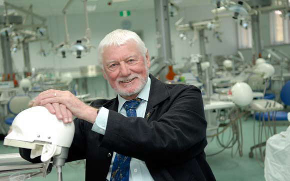 Associate Professor Clive Wright