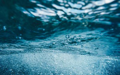 Underwater splash with bubbles